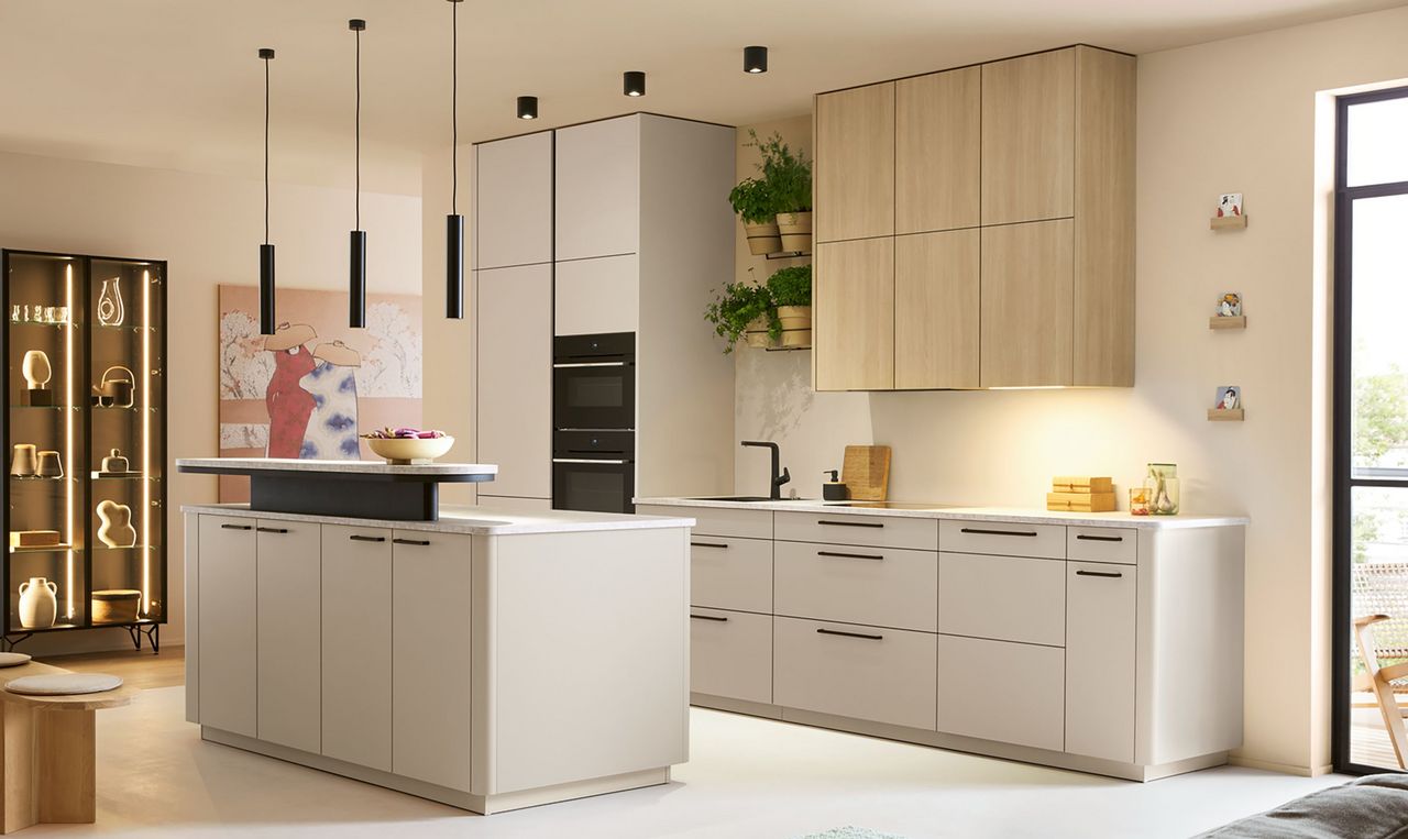 Schueller moderne Inselkueche Salona Sandgrau Matt