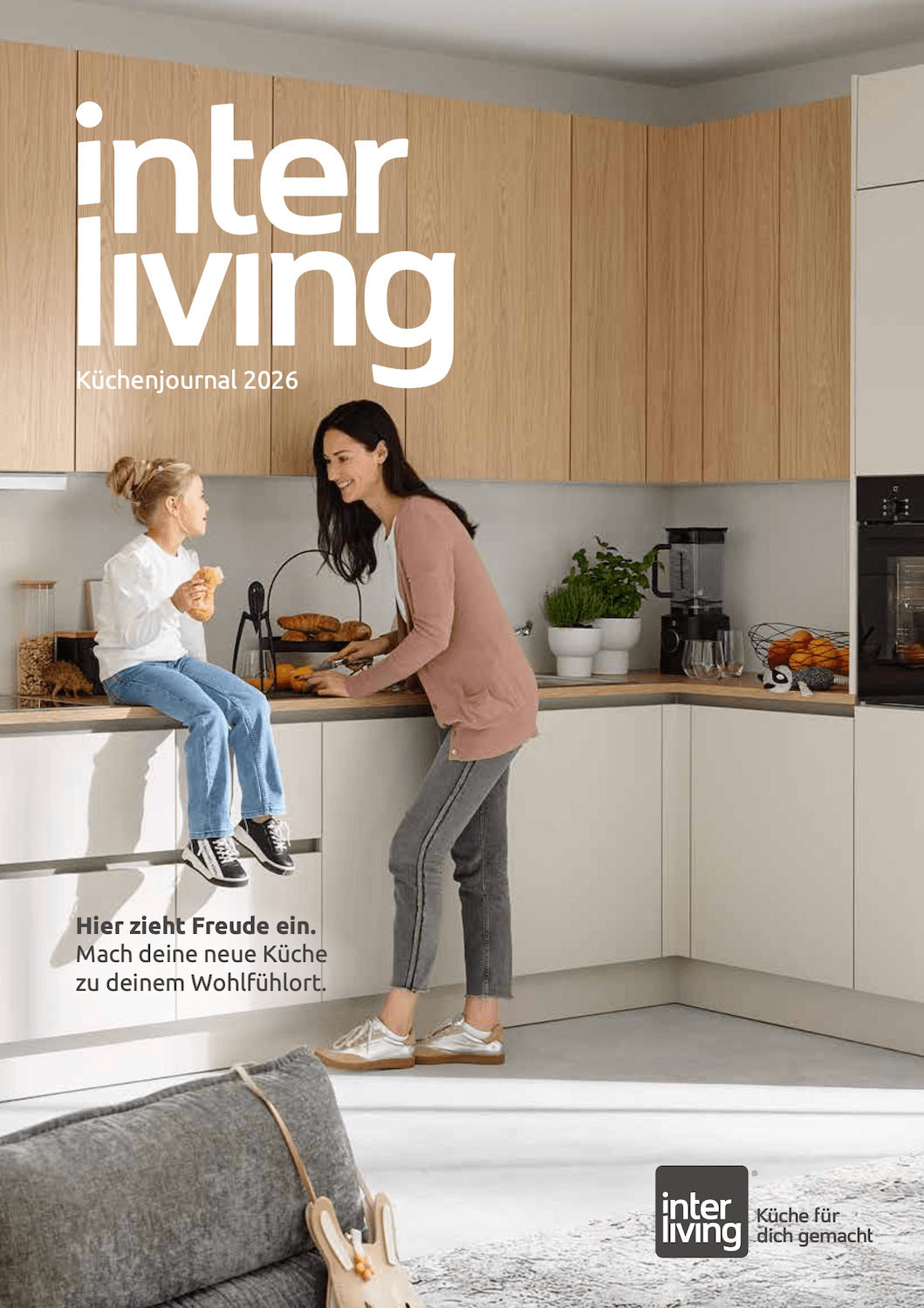 Interliving Küchenjournal 2026: Mutter und Kind in moderner Küche