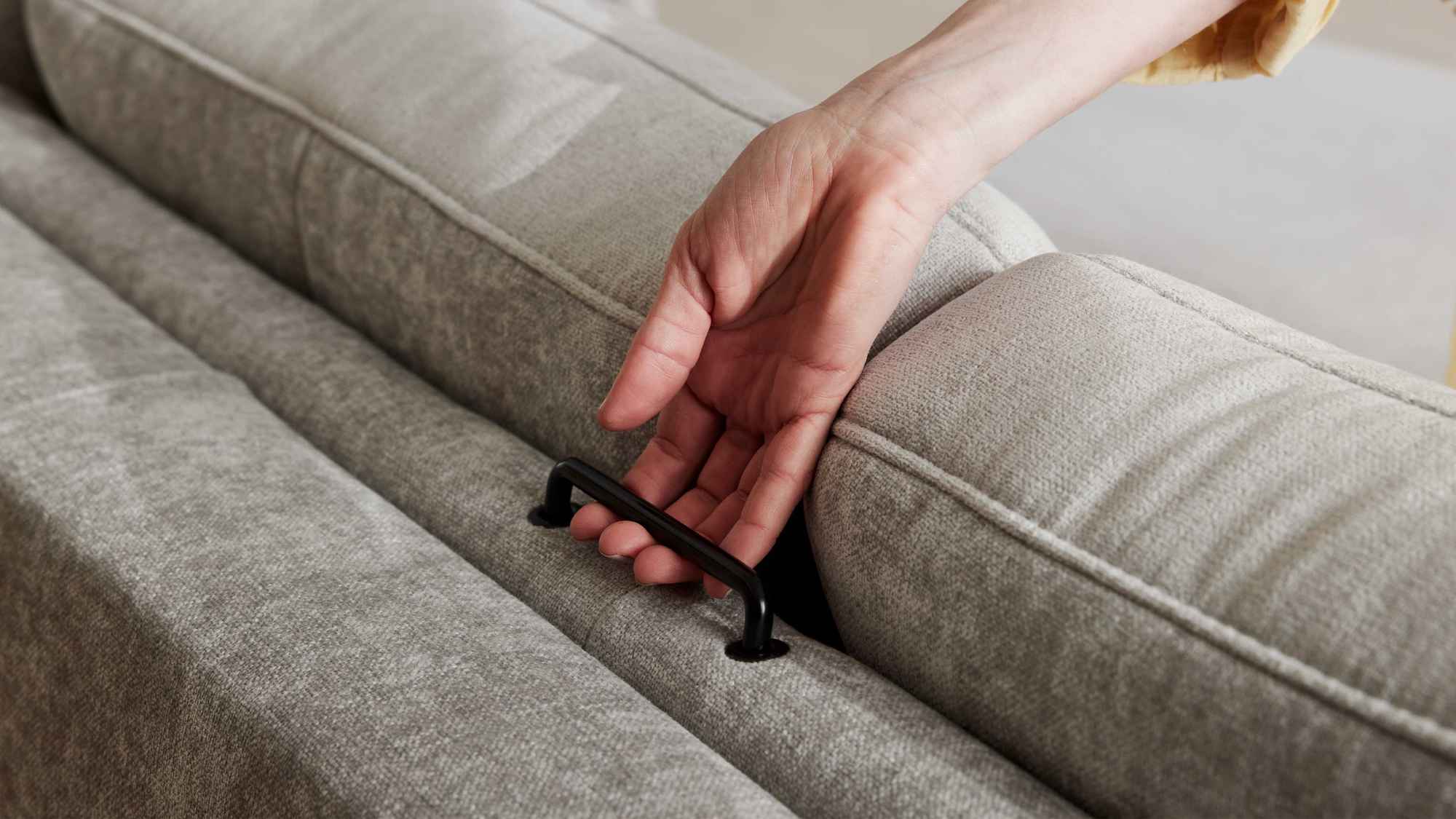 Interliving-Schlafsofa-1447907-Griff-Detail
